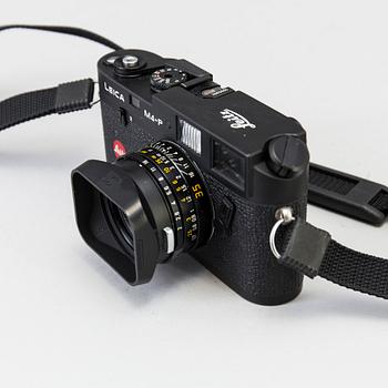 KAMERA, Leica M4-P, nr 1605951, Leitz Canada, 1982. Med två objektiv och en Leica Meter.