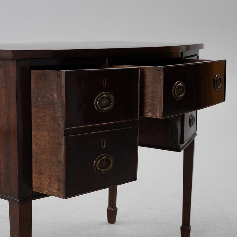 Sideboard, England, Sheraton style, early 20th century.