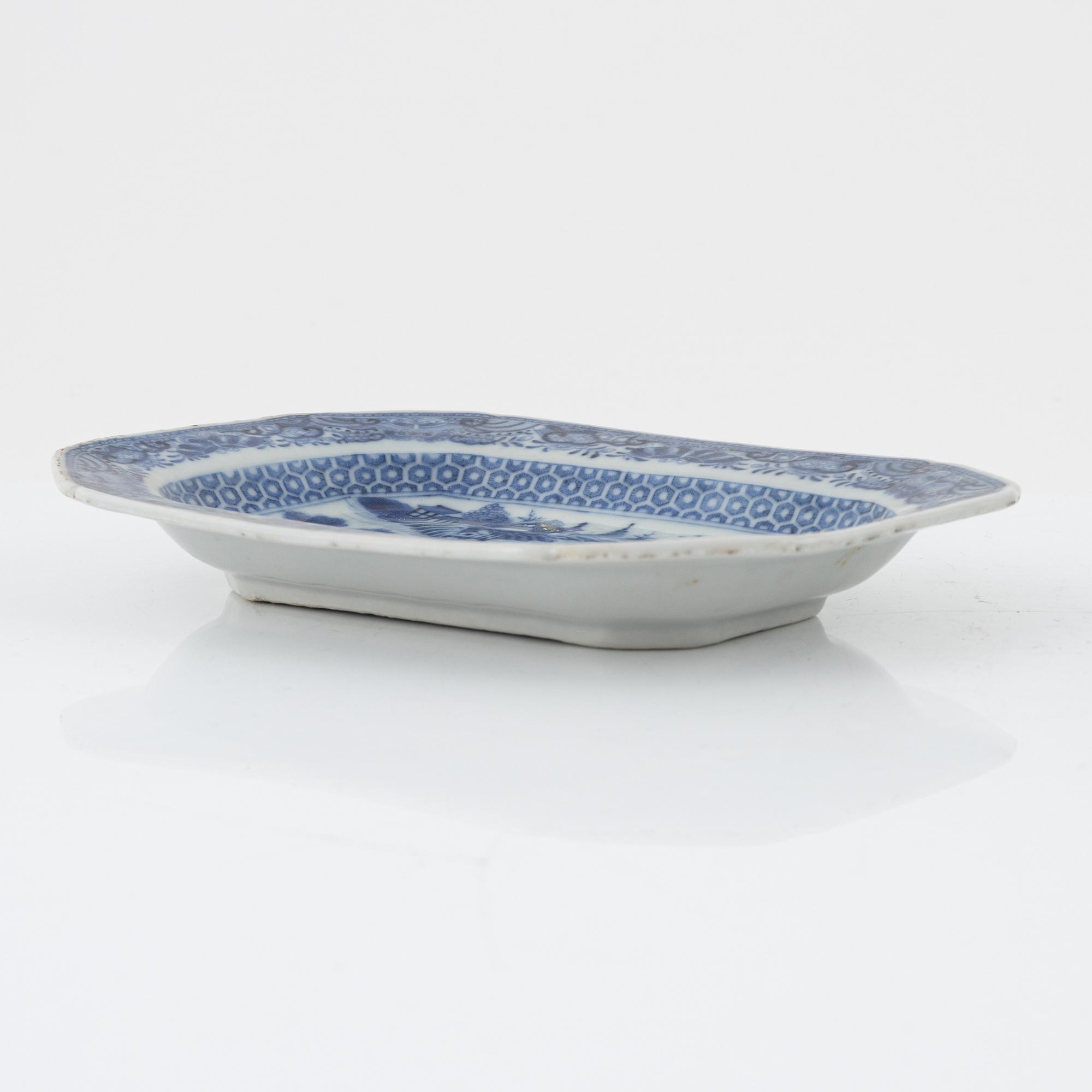 A blue and white butter dish, China, Qianlong (1736-95).