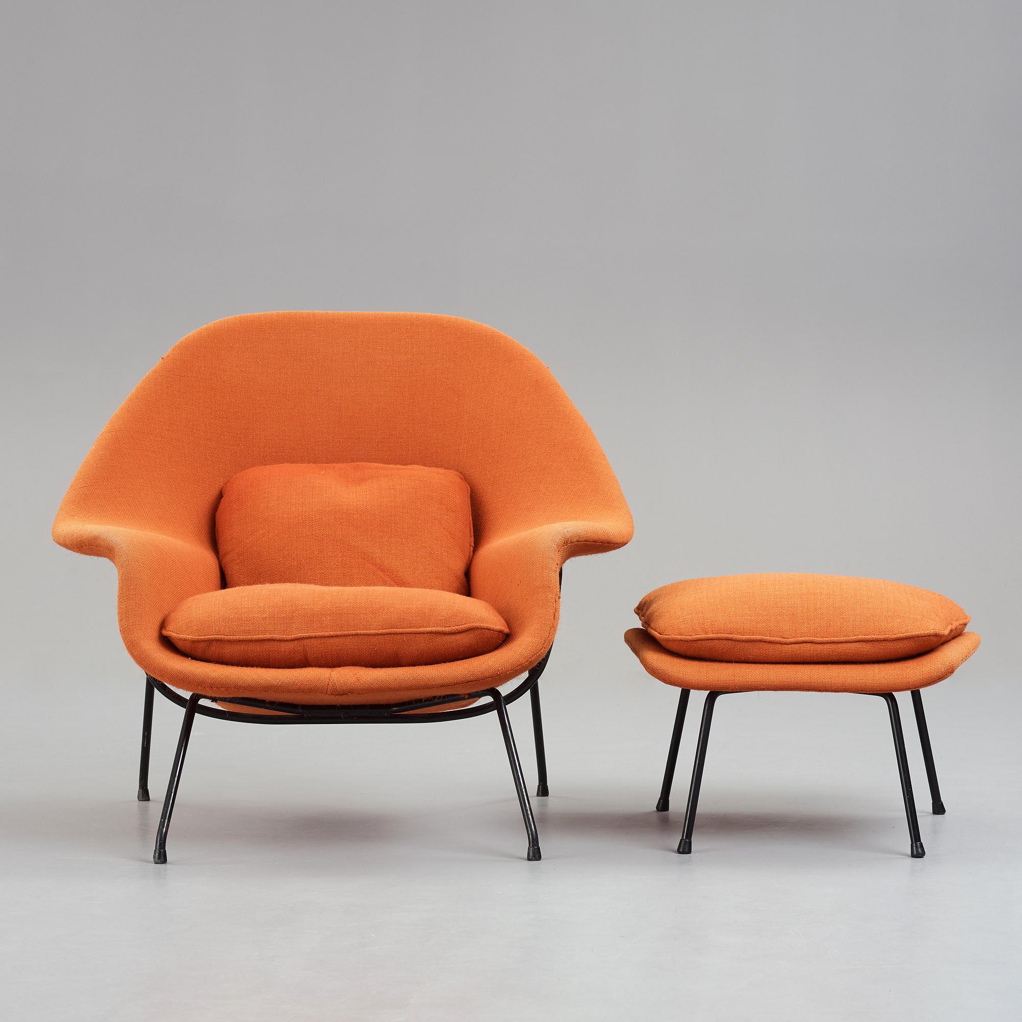 Eero Saarinen, "Womb chair", fåtölj med fotpall, sannolikt licenstillverkad för Nordiska Kompaniet 1960-tal.
