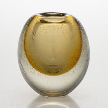 Gunnel Nyman, A glass vase, model 'GN 17', signed G. Nyman Nuutajärvi Notsjö 1947.