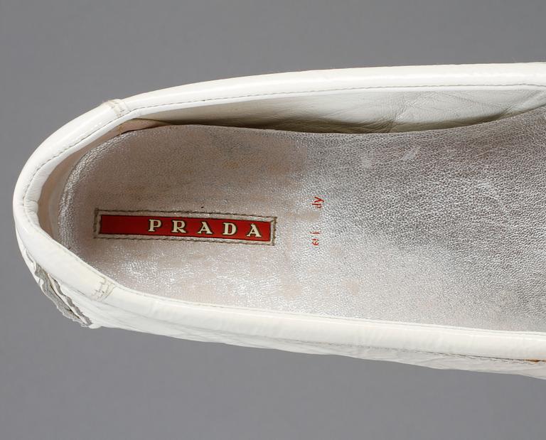 SKOR, Prada.