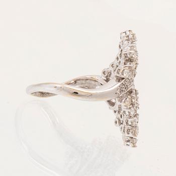 An 18K white gold ring set with round brilliant cut diamonds.