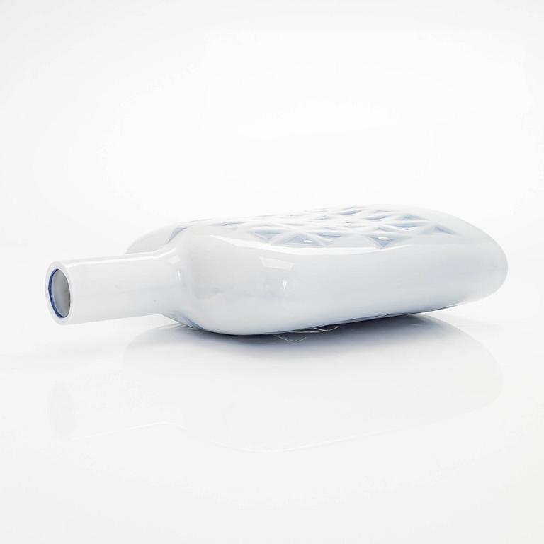 Inkeri Leivo, pullo, posliinia, signeerattu Inkeri Leivo, Arabia.