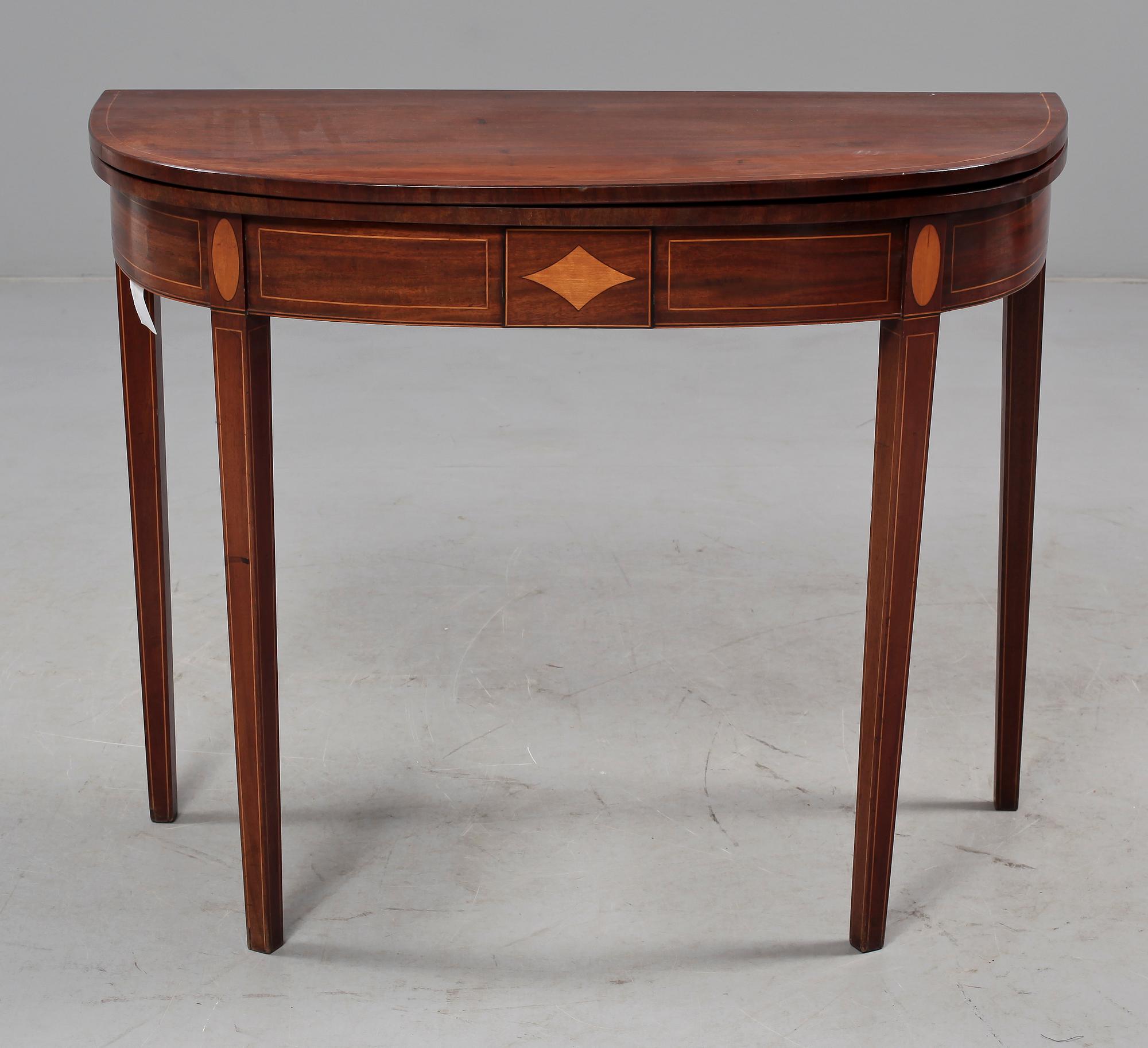 HALVMÅNEBORD, England, 1800/1900-tal.