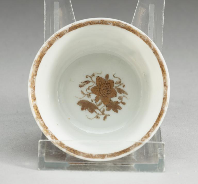 A famille rose cup, Qing dynasty, Yongzheng (1723-35).