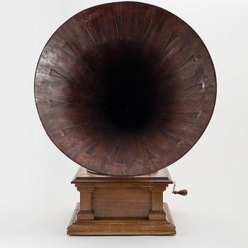 A gramophone, early 20th Century.