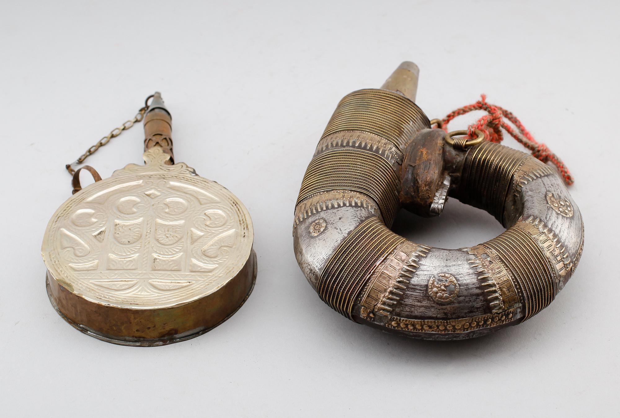 KRUTHORN, 2 st, orientalisk, sannolikt tidigt 1900-tal.