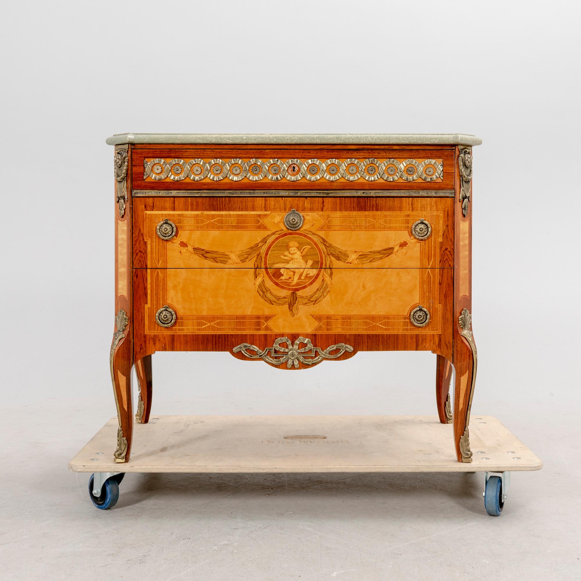 A mid 1900s  Gustavian style dresser.