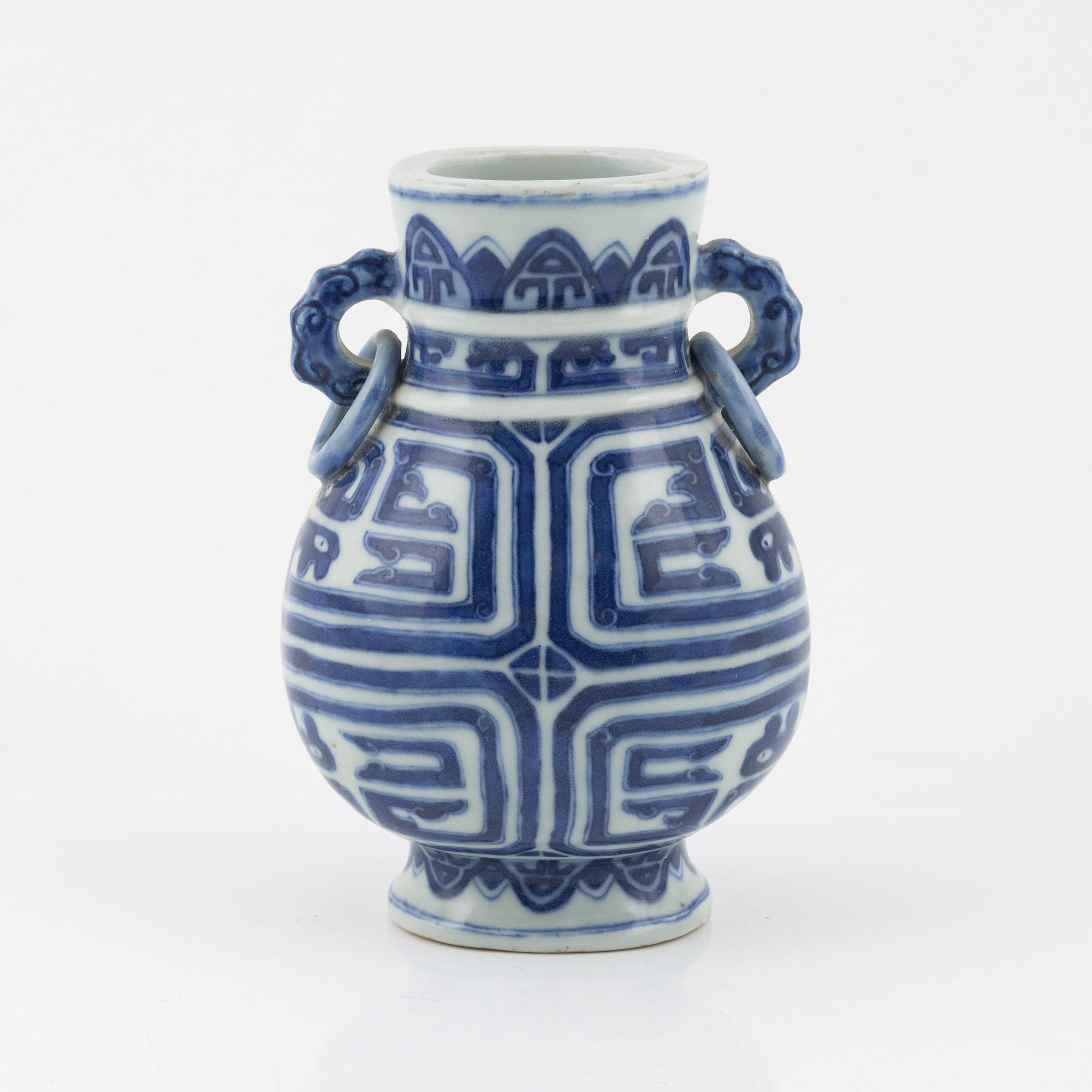 A blue and white chinese bronze shaped vase, 20th Century.