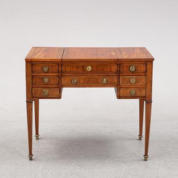 A mahogany toilet table, Louis XVI-style, late 19th century.