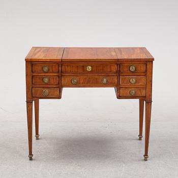 A mahogany toilet table, Louis XVI-style, late 19th century.