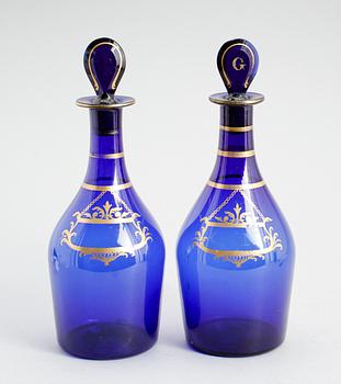 KARAFFER, 1 par, glas, sk Bristol blue, sannolikt sekelskiftet 1800.