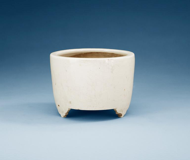 A blanc de Chine tripod censer, Qing dynasty, Kangxi (1662-1722).