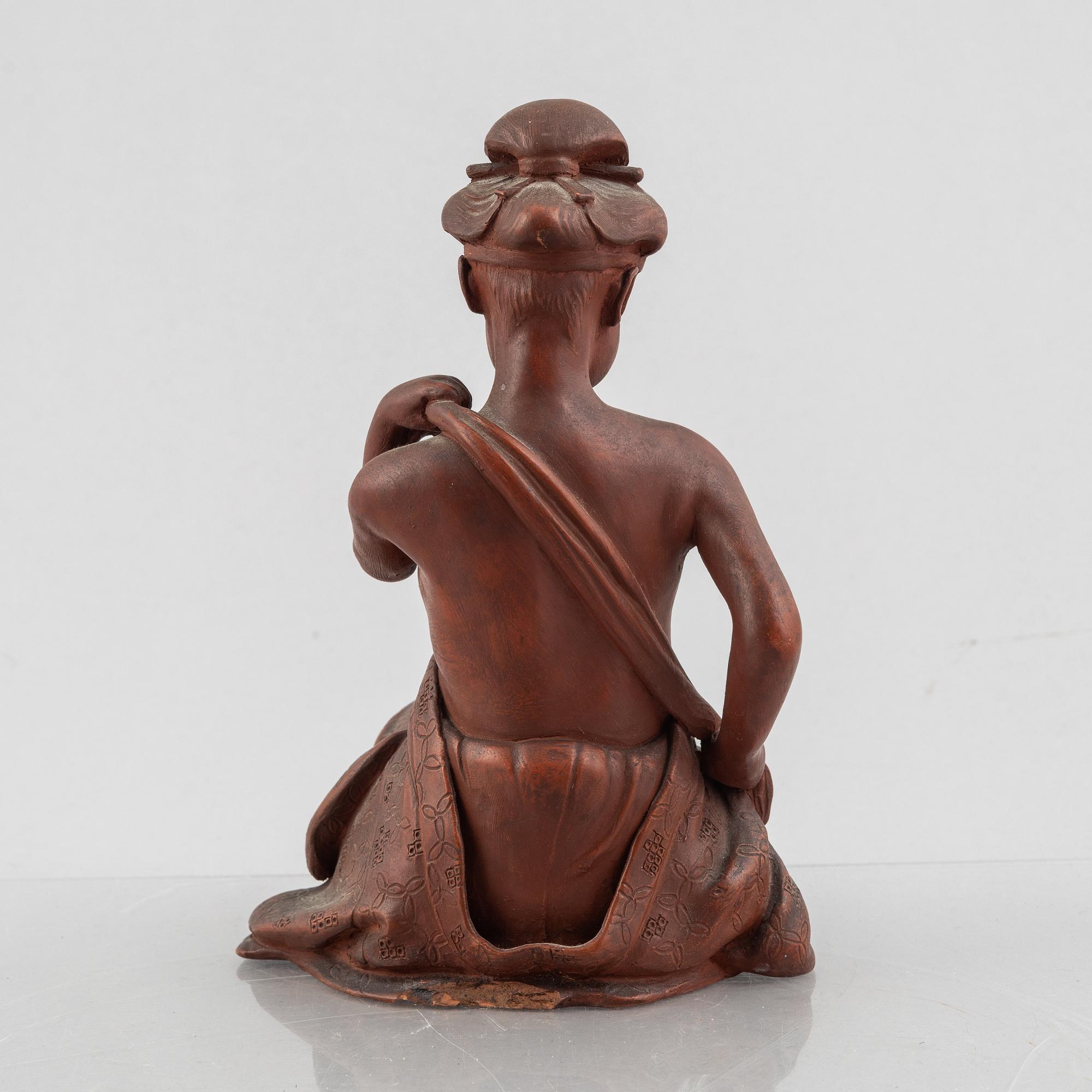 A pottery figure of a seated woman, Japan, Taisho period (1912-26), signed Sais.