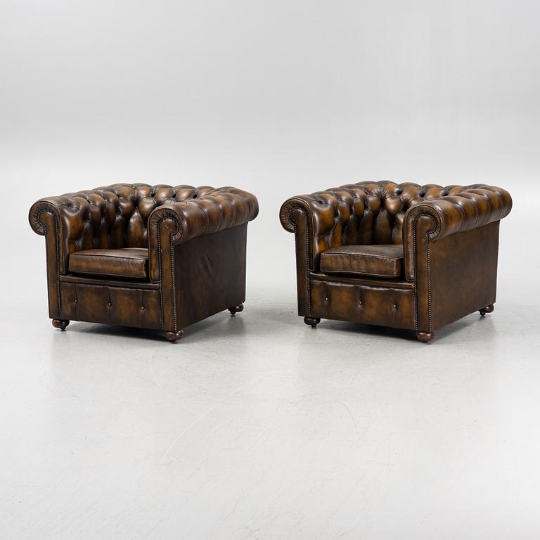 A pair of  leather upholstered Chesterfield loune chairs, England, second part of the 20th Century.