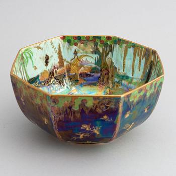 A Wedgewood "Fairyland lustre" porcelain bowl, first half of the 20th Century.
