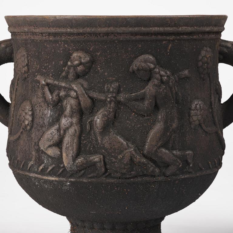 Ivar Johnsson, trädgårdsurnor, ett par, "Diana", Näfveqvarns bruk, Swedish Grace.