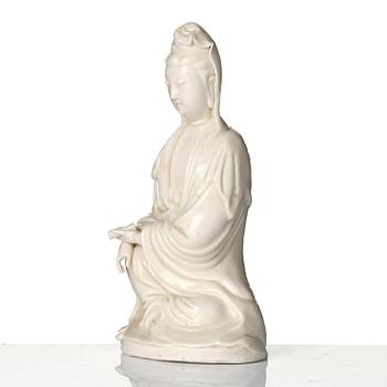 A blanc de chine figure of Guanyin, Qing dynasty. 19th century.