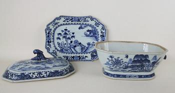 TERRIN med LOCK samt FAT, porslin, Kina, 1800-tal.
