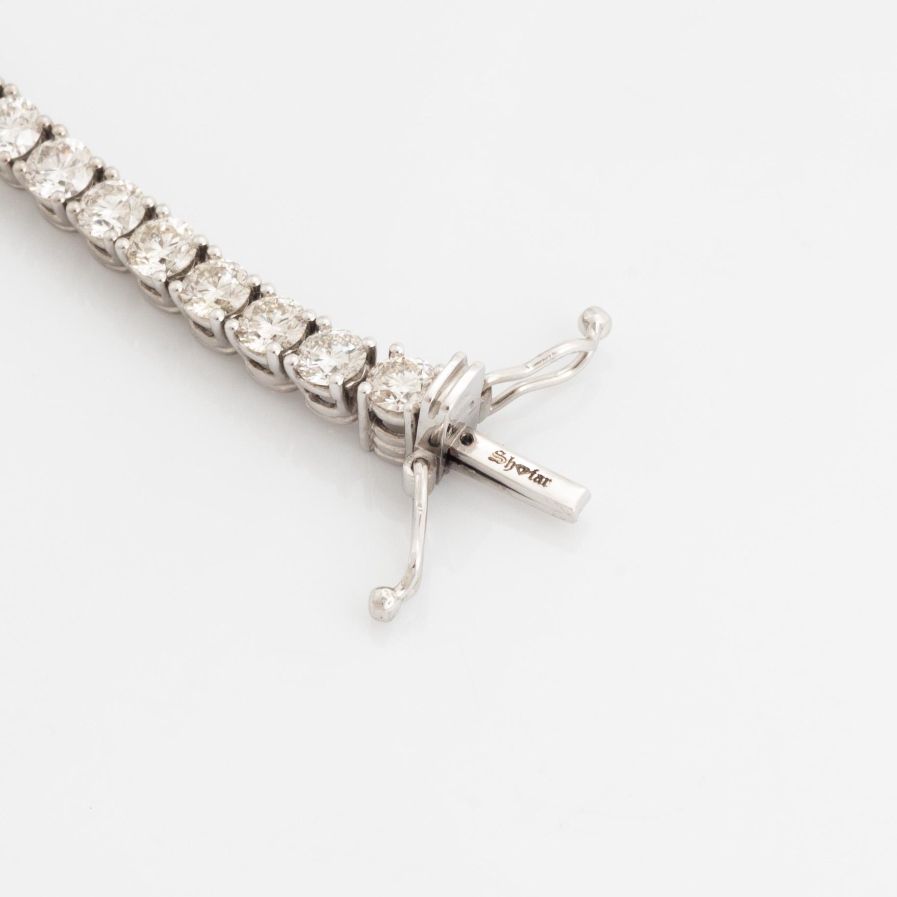 Tennisarmband, med briljantslipade diamanter.