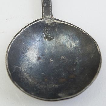 TWO 17TH CENTURY PEWTER SPOONS.