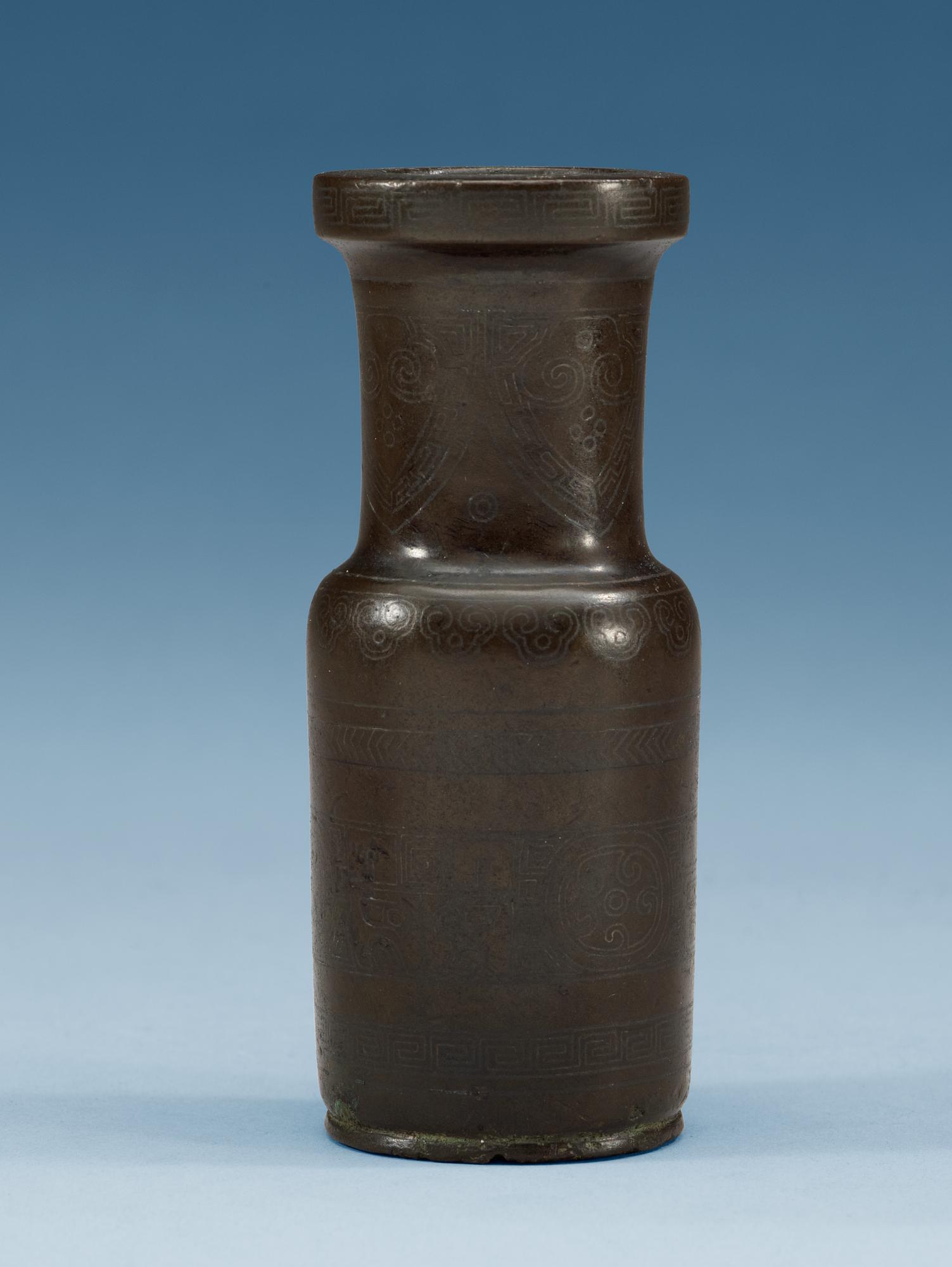 A bronze vase, Ming dynasty.