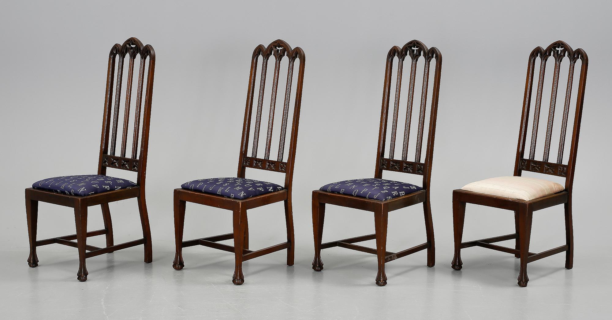STOLAR, 4 stycken, gotisk stil, England, 1900-talets första del.