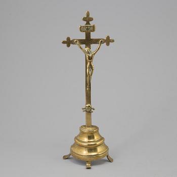 A 19TH CENTURY BRONZE CRUCIFIX.