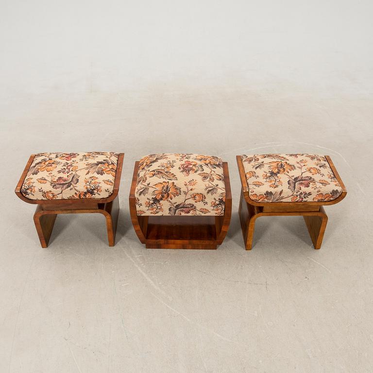 A pair of stools and an Art Deco from the first half of the 20th century.
