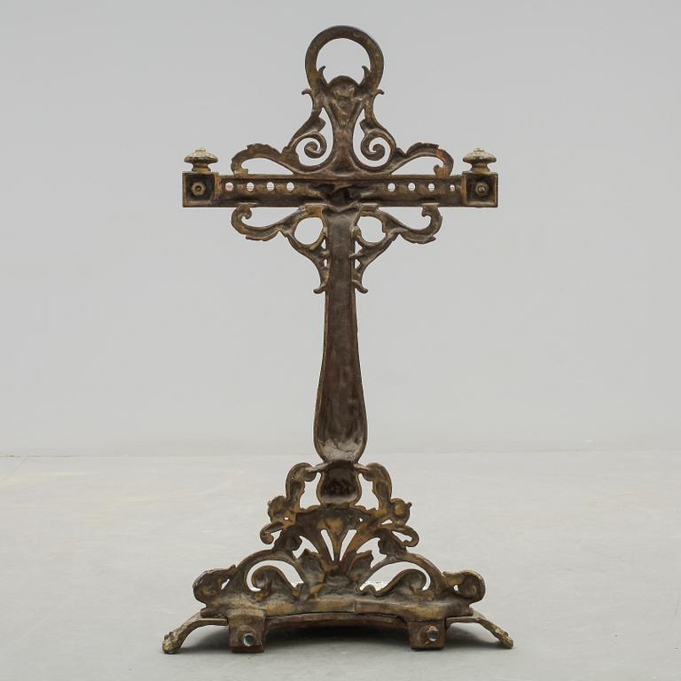 PARAPLYSTÄLL, gjutjärn, möjligen Bolinders, omkring sekelskiftet 1900.