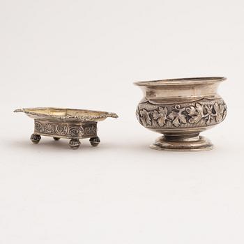 A Russian silver bowl and a salt cellar, 19th century.