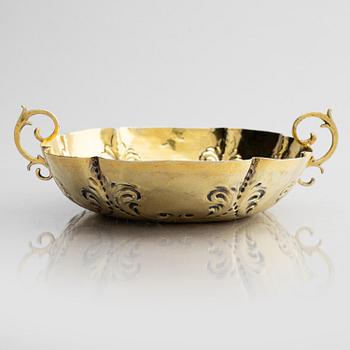 Konfektskål, förgyllt silver. Otydlig mästarstämpel, möjligen Theodor Menth (verksam 1685-1700), Augsburg. Barock.