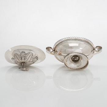 A  silver sugar bowl, St. Petersburg, first quarter of the 19th century, maker's mark G:L.