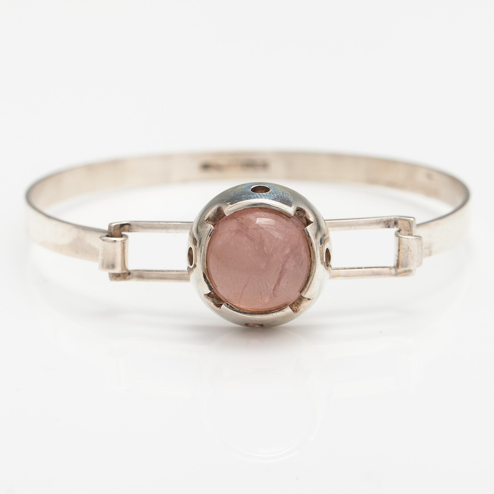 A silver bracelet with a rose quarts. Martti Viikinniemi, Heinola 1966.