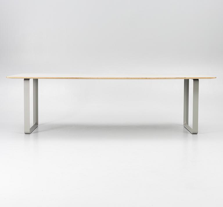 TAF Studio, matbord. 70/70, Muuto.