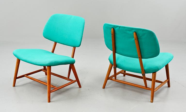 STOLAR, ett par. "TE-VE"stol. Alf Svensson för Ljungs Industrier AB, 1950-tal.