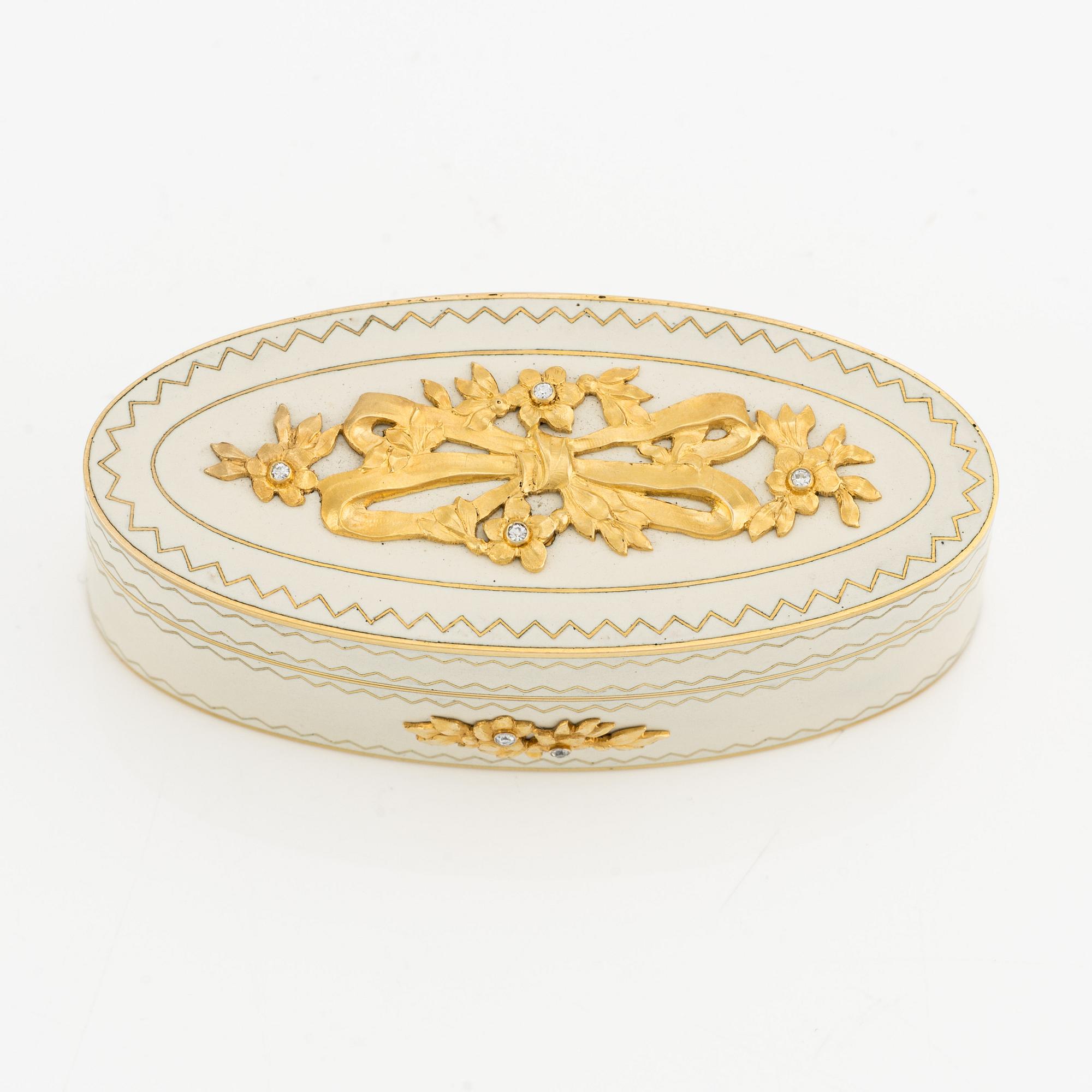 Dosa, 18K guld, diamanter och vit opak emalj. W.A. Bolin  Moskva 1912-1917.