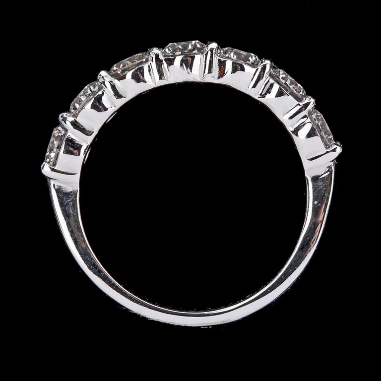 RING, 7 briljantslipade diamanter, tot. 1.50 ct.
