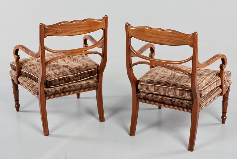 KARMSTOLAR, ett par, 1900-talets andra hälft.