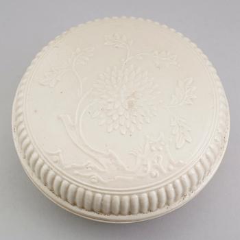 A white glazed peony flower box with cover, Ming dynasty (1368-1644).