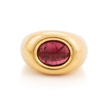 380. Pomellato ring 18K guld med en cabochonslipad rubelit.