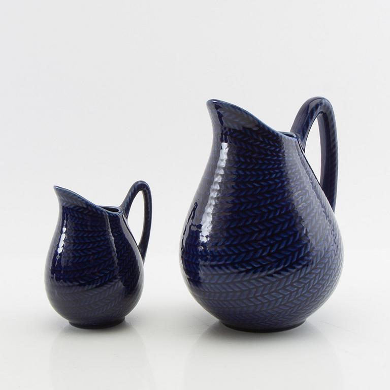 Hertha Bengtson, kannor och tillbringare "Blå Eld" 9 dlr Rörstrand porslin.