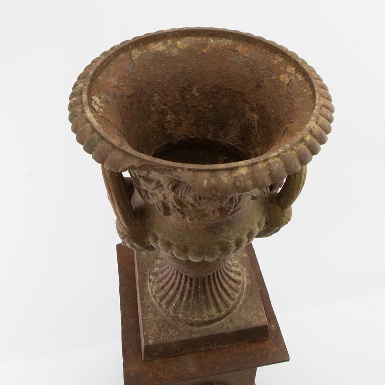 Garden urn with pedestal 20th century cast iron.