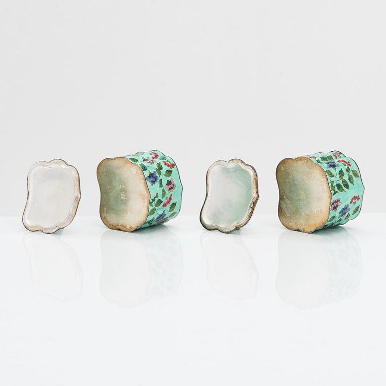 Kryddset på bricka, silver och emalj, Korea 1900-talets senare hälft.