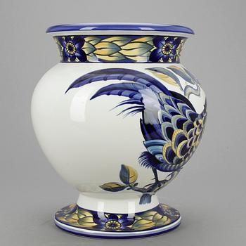 URNA, porslin, Christian Joachim för Royal Copenhagen, 1900-talets andra hälft.