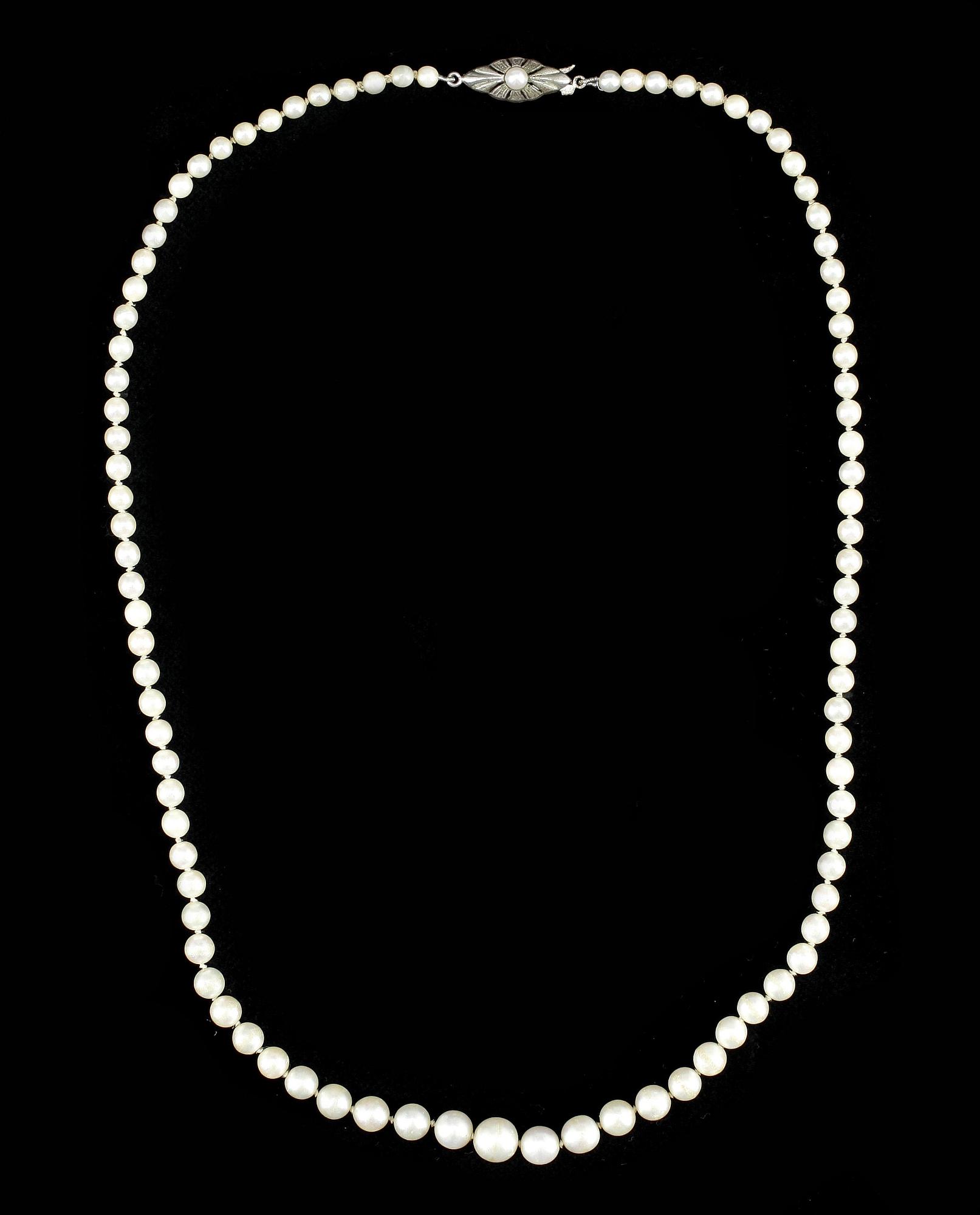 PÄRLCOLLIER, 3 st, silverlås, 1900-talets första hälft.