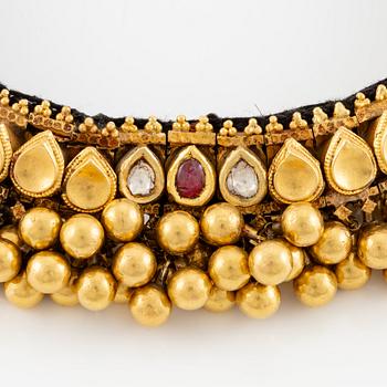 An Indian gold necklace, so-called Tushi, likely 20th century.