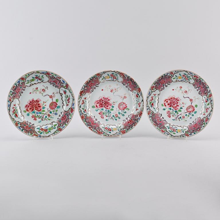 TALLRIKAR, 3 st, porslin, Kina, Qianlong 1736-1795.