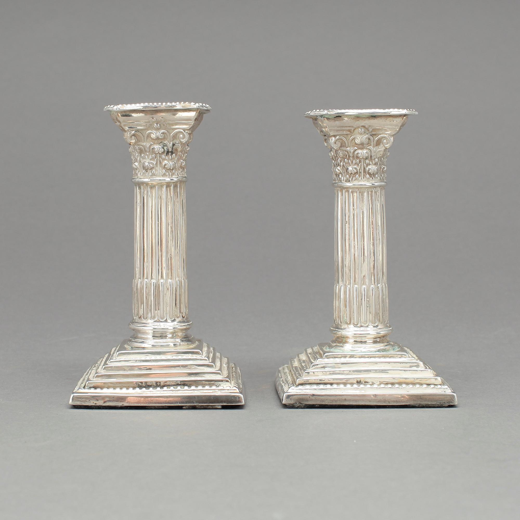 LJUSSTAKAR, ett par, silver, Birmingham, 1900.